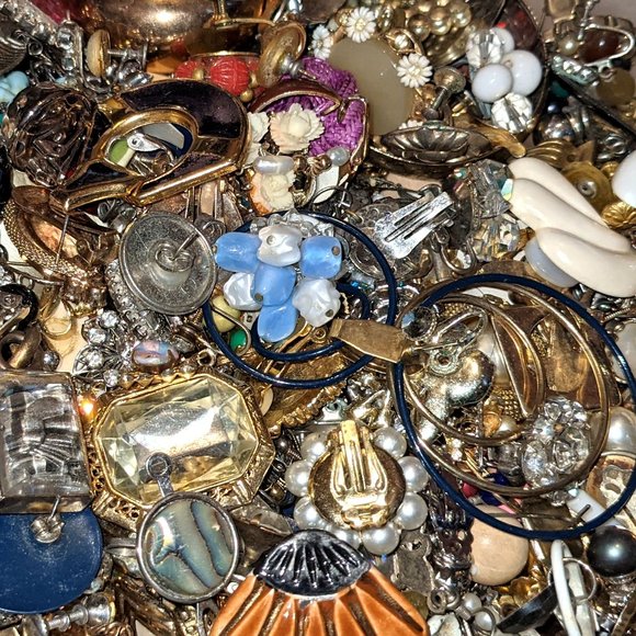 1 POUND Single Earring Lot Vintage Modern Harvest Junk DIY Art Crafts Repurpose - Picture 2 of 4